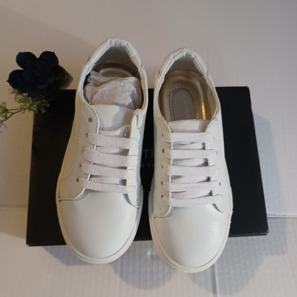 Kenneth Cole New York Other - White Kids Sneakers Size 12